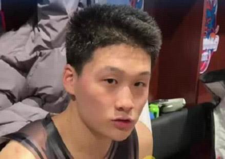 kaiyv体育官网-太高效了，山东18岁小将王证生涯第二战登场3分钟轰下11分