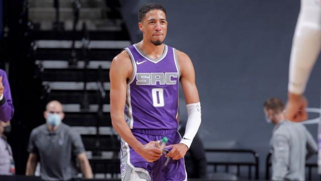 1612428804568078368.jpeg Tyrese-Haliburton-rocks-awesome-hoodie-before-career-night-vs-Celtics-990x557.jpeg